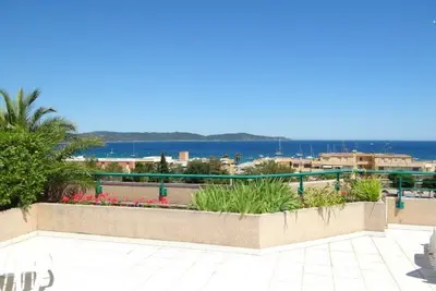 Image de Superbe villa avec immense terrasse et vue sur mer, à 200m des plages - 2 chambres climatisées