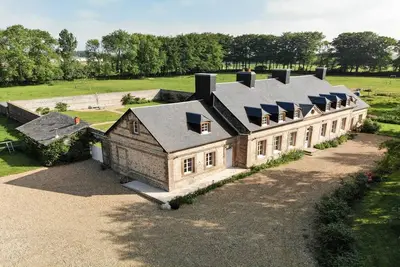Image de Manoir de 400m2 proche de la mer, Billard, Babyfoot et Sauna. Animaux acceptés!
