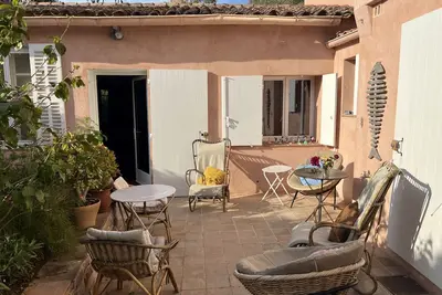 Image de Au coeur du village, belle villa 100m2, clim, 8 pers, 3 terrasses, jardin fleuri