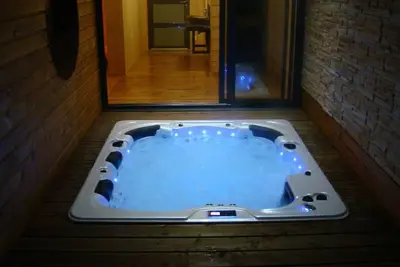 Image de Gîte bois 8/15 personnes piscine, sauna, Jacuzzi Jurançon Pyrénées atlantiques