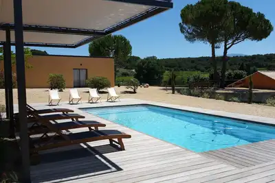 Image de Maison entièrement climatisée, piscine chauffée, tennis privé, vue panoramique!