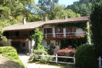 Image de Gîte spacieux près de Thiers, 6 Ch, 14 pers Maison indépendante en gestion libre