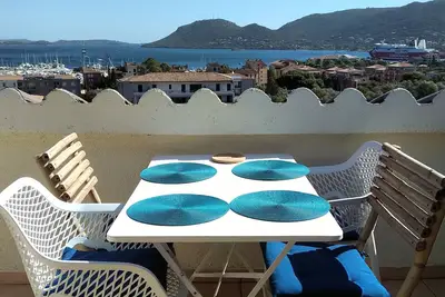 Image de Appartement sous les toits, avec terrasse, vue sur le golfe de Porto Vecchio