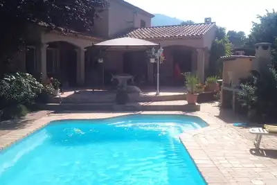 Image de Vaste studio indépendant dans villa privée avec jardin, Piscine