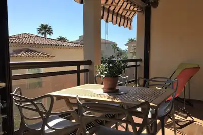 Image de Sanary Centre, Beau T2 à 200m de la plage, garage, climatisation, internet fibre