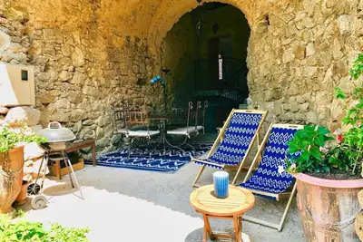 Image de Petite maison de charme entre mer et montagne