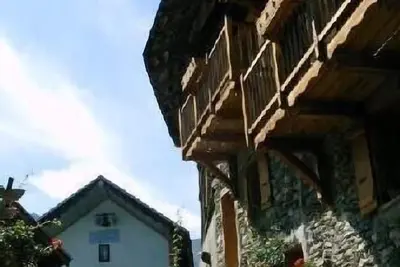 Image de Valmorel:détente belle grange de caractère avec cheminée pierre + bois