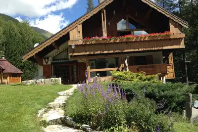 Image de Très beau chalet spacieux, confortable bien orienté, plein sud avec jardin.