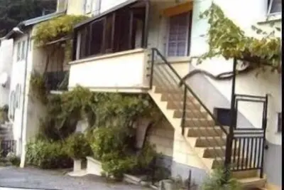 Image de maison indépendante Vals les Bains située dans un quartier calme.