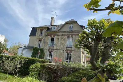 Image de Calme, centrale, salle de jeux et jardinet