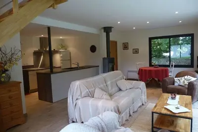 Image de Coquette petite maison moderne.
