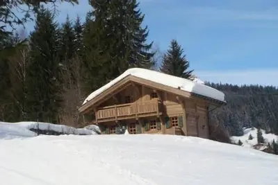 Image de Ravissant petit chalet en bordure des pistes, vue magnifique sur le Mont-Blanc