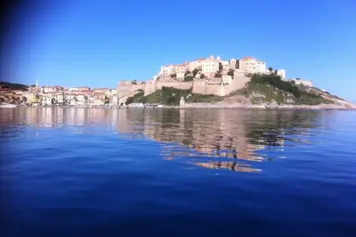 Image de Calvi - Maison Traditionnelle Corse lisière pinède, proximité ville, plage.