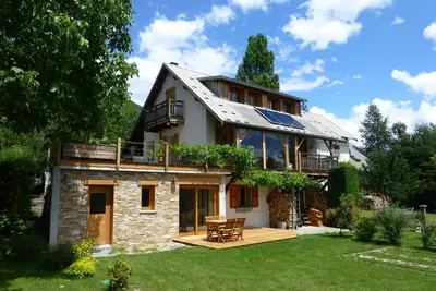 Image de Bel appart calme, Rd-jardin  terrasse, Au dessus du lac de Serre-Ponçon. . .