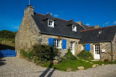Image de Maison ancienne proche plages Crozon Camaret jardin clos vue mer chambre wc Rdc