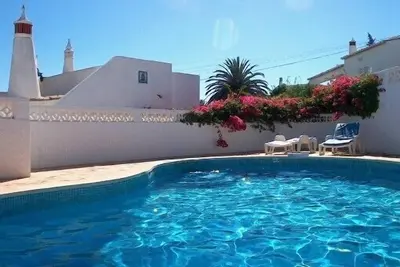 Image de Praia Da Luz près Lagos -Villa Spacieuse - Terrain Clos - Piscine Privative