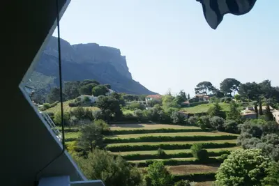 Image de Magnifique appartement 4 étoiles calme dans un parc arboré avec vue sur la baie