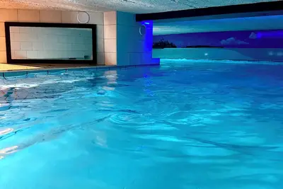 Image de Maison avec piscine int privée 29° sauna. L'été piscines, int et ext privatives