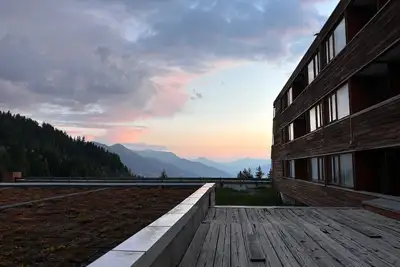 Image de Grand appartement de 50m2  ( 7 personnes ) au pied des pistes avec piscine!
