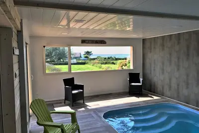Image de Superbe Vue Mer Piscine intérieure privée 29°  plage à pieds 300 m