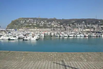 Image de Gîte vue sur le port et les falaises, à 100m de la mer ***