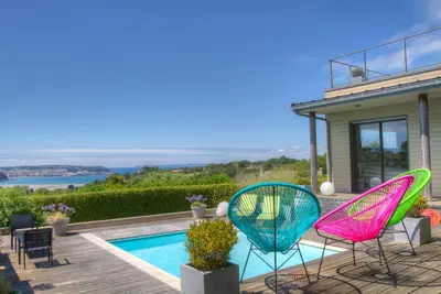 Image de Bien exceptionnel avec vue sur la Baie de Douarnenez à 2 pas de la plage du Ris