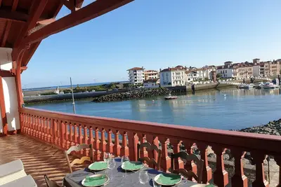 Image de Appartement spacieux sur le port de St Jean de Luz. . . tout accÄ—s Ă pied. . .