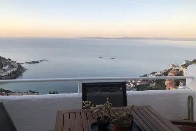 Image de Jolie maison de vacances Ă Canyelles Petites avec vue sur mer