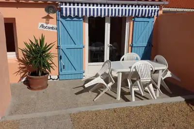 Image de jolie maison rénovée idéalement située proche des commerces et de la plage.