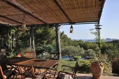 Image de Cadre exceptionnel, très belle vue sur mer et collines, sans vis à vis, piscine