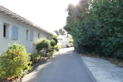 Image de Maison de village à  La Flotte  ( 2 étoiles )