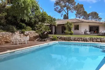 Image de Villa architecte, village de Valbonne à pied, grande piscine, idéale famille