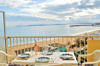 Image de Appartement vintage avec terrasse au Lavandou, accès plage et parking sécurisé