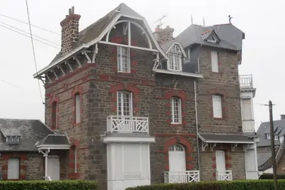 Image de 2 pièces dans Belle Villa à Dinard - Vue sur Mer