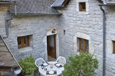 Image de Belle maison voûtée de 1647(la maison de Jeanne)