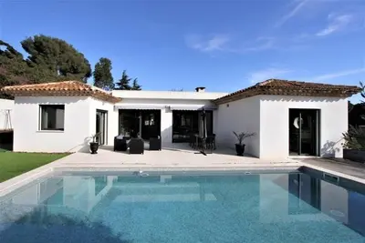 Image de Cavalaire-Sur-Mer : Magnifique villa avec piscine à 800m des plages