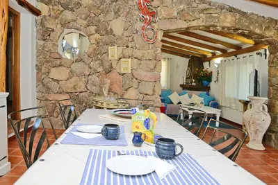 Image de Villa individuelle en pierre du pays avec piscine privée.