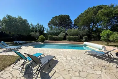 Image de Maison familiale avec piscine privée, jardin clôturé, à 500 mètres de la plage.