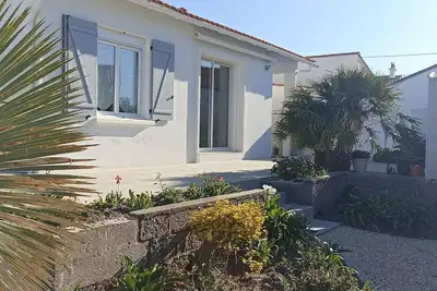 Image de Jolie maison avec jardin à 300 mètres de la mer