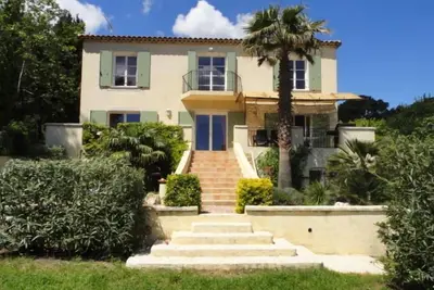 Image de Grande Villa De 180m2 avec piscine proche plage. '300metres'
