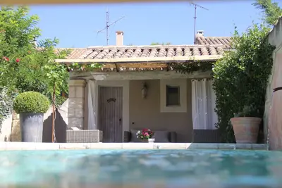 Image de joli mazet avec piscine privée classé 1 étoile ⭐️ à 2 pas du centre du village