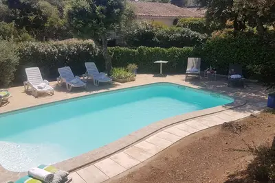 Image de Maisonnette gîte avec piscine à Eygalières 6 personnes  parc naturel des alpill