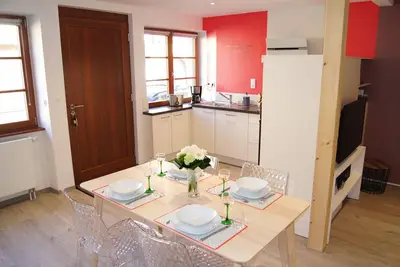Image de Un gîte douillet et confortable avec vue sur la maison romane