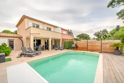 Image de maison climatisée mer et plage de sable à 100 m piscine privée chauffée 7x4 m