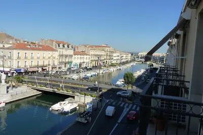 Image de Appartement au bord du canal Royal, face aux joutes de la St Louis. Centre Ville