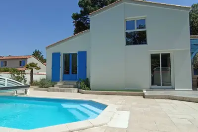Image de Villa la Palmyre: piscine chauffée privée. \nVilla climatisée pour 6 personnes.
