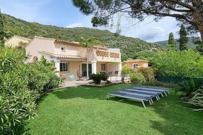 Image de Villa neuve haut de gamme dans un secteur privilégié proche du Cap nègre.