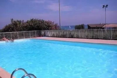 Image de Appartement dans résidence de standing arborée, accès direct à la plage