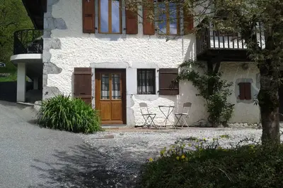 Image de Samoens-Bel Appartement-4 personnes ds un chalet savoyard traditionnel-Expo Sud