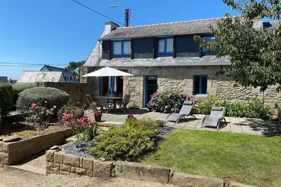 Image de Côte de Granit rose, maison en pierre entièrement rénovée. Plages à proximité.